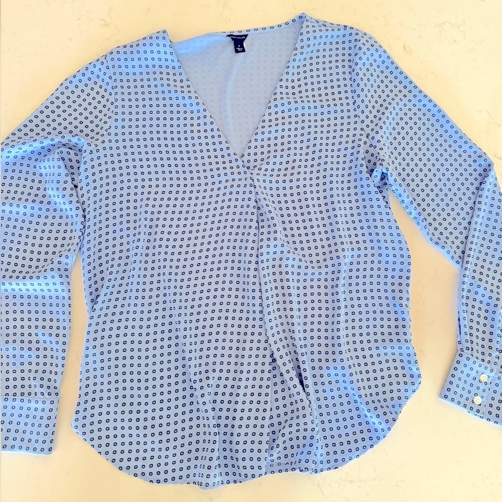 Ann Taylor Light Blue Geometric V-Neck Blouse - Picture 4 of 6